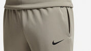 Pantaloni Nike Tech Fleece noi 2026