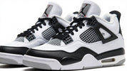 Adidași Jordan 4 negru și alb