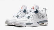 Jordan 4 White Retro pe picior
