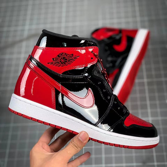 : Jordan 1 Patent Bred - Un Clasic Revitalizat cu Strălucire