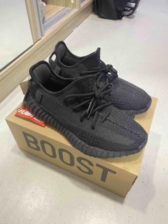 Adidas Yeezy 350 V2 Static Black – Combină Eleganța cu Performanța - ShoeResidence