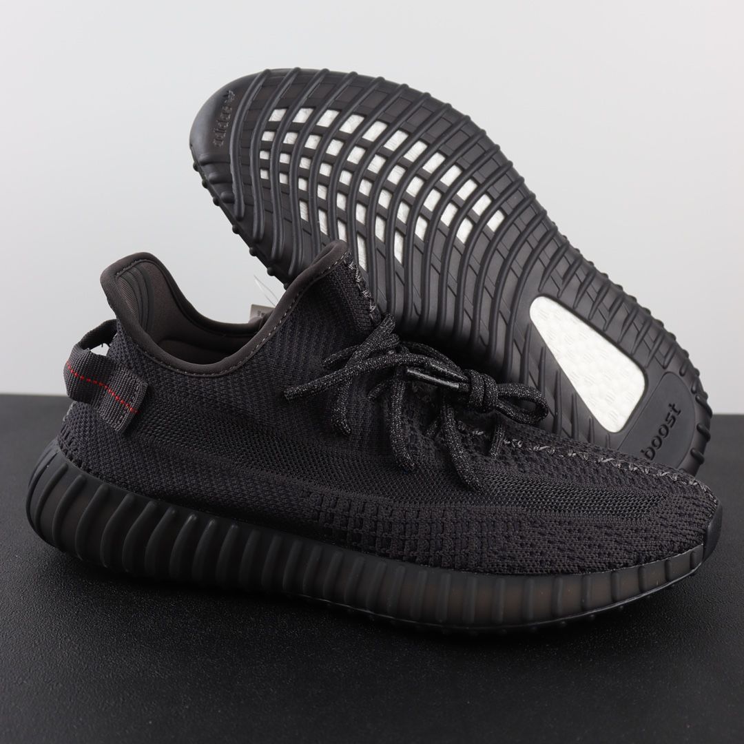 Adidas Yeezy 350 V2 Static Black – O Declarație Îndrăzneață în Lumea Sneakerilor - ShoeResidence