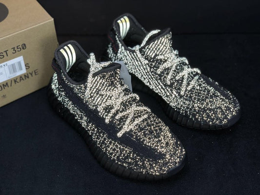 Adidas Yeezy 350 V2 Static Black – O Legendă a Modei Moderne - ShoeResidence