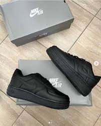 Air Force 1 Black – Eleganța Întunecată în Lumea Sneakerșilor - ShoeResidence