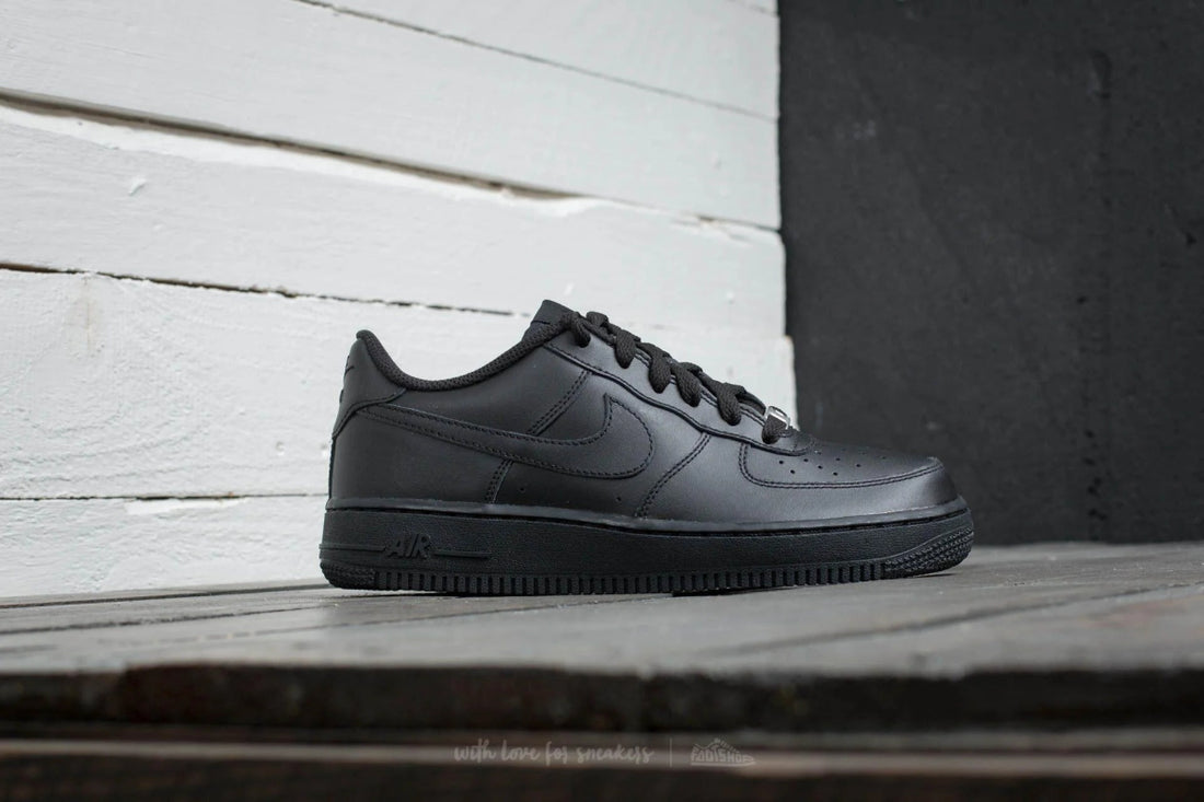 Air Force 1 Negru: Simbolul Stilului Urban și al Eleganței Discrete - ShoeResidence