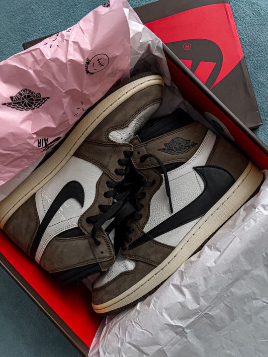 Air Jordan 1 Travis Scott – Colaborarea care A Redefinit Moda Sneakerilor - ShoeResidence