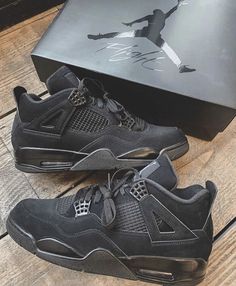 : Air Jordan 4 Black Cat – Eleganța Monocromă a Sneakerșilor Iconici - ShoeResidence