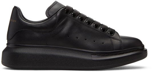 Alexander McQueen Black: Eleganță și Stil într-o Nuantă Clasică - ShoeResidence