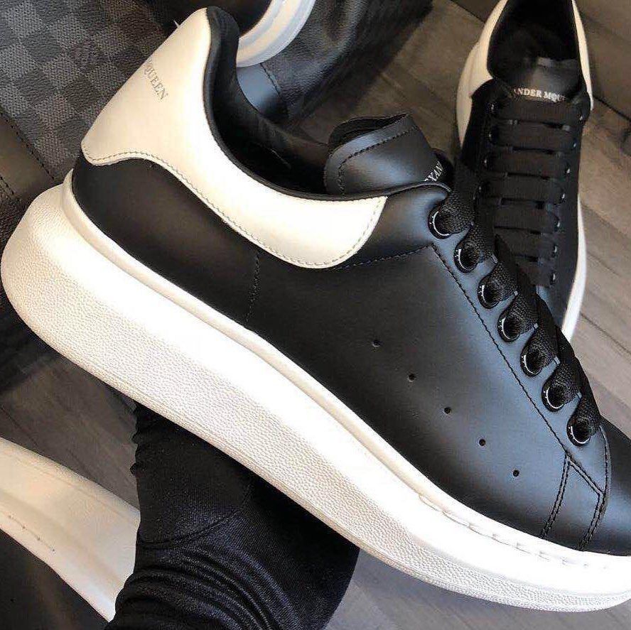 Alexander McQueen White and Black: Eleganță și Contrast într-un Design Iconic - ShoeResidence