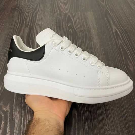 Alexander McQueen White and Black: Eleganță și Contrast într-un Design Iconic - ShoeResidence