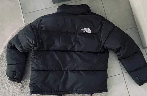 Geaca The North Face – Îmbrăcă-ți Stilul Iarna Aceasta cu Reducere de 80%!