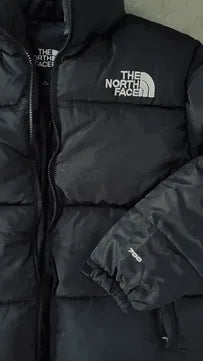 Iarnă cu Stil: Alege Geaca The North Face la un Preț Imbatabil de 299 RON!