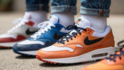 Noi adidasi Nike Air Max in culori vibrante.