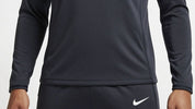 Trening Nike Tech Fleece pe un bărbat.