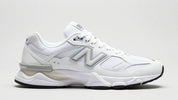 Pantofi sport New Balance 9060 albi, stil modern.