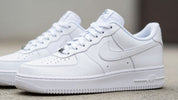 Adidasi Nike Air Force 1, un clasic urban.