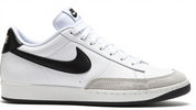 Pantofi sport Nike Blazer Mid '77 cu swoosh negru.