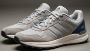 Pantofi Adidas Adi2000 cu design unic și talpă proeminentă.