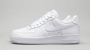 Pereche de pantofi sport Air Force 1 albi.