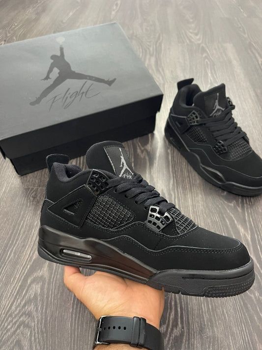 Jordan 4 Black Cat: Întunecata Capodoperă din Lumea Sneakerșilor - ShoeResidence