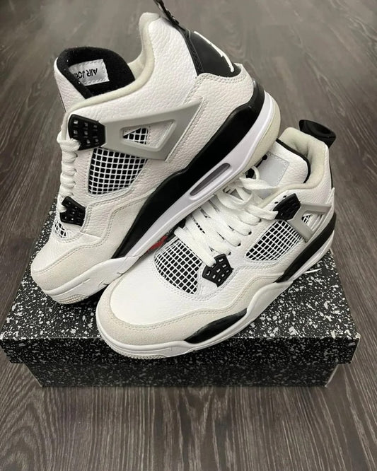 Jordan 4 Military Black – Eleganță și Performanță Disponibile Acum pe ShoeResidence.com - ShoeResidence