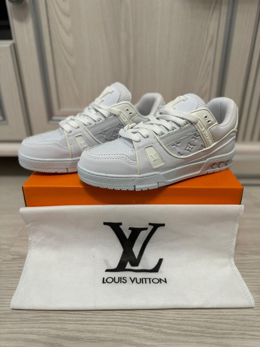 Louis Vuitton Monogram Sneakers - Luxul și Stilul într-o Pereche de Adidași - ShoeResidence