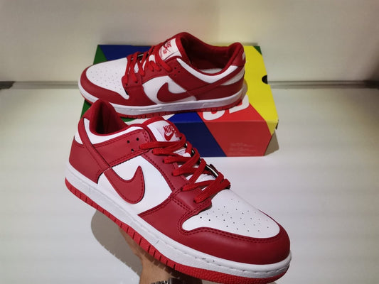 Nike Dunk Panda Red: Un Twist Vibrant pe un Clasic Îndrăgit - ShoeResidence