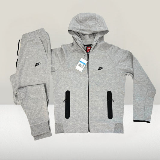 Nike Tech Fleece Gri - Versatilitate și Confort la Superlativ - ShoeResidence