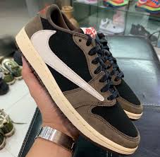 Titlu: Jordan 1 Travis Scott Low: O Simbioză Perfectă între Streetwear și High Fashion - ShoeResidence