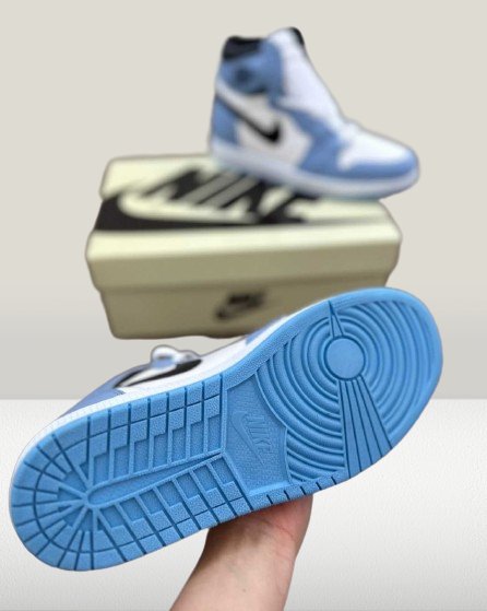 Air Jordan 1 High Retro University Blue - Sneakers Originali la