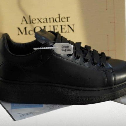 Alexander Mcqueen NEGRU PIELE [FULL - BOX] - ShoeResidenceAlexandru MCQUeen negru full triple black simplu piele ecologica reducere de vanzare nou olx replica REPLICA CHINA TURCIA NOU UNISEX DAMA BARBATI Pantof Alexander Mcuqeen negru complet full black culoare inchisanou barbati femei dama copi copii copiii de vanzare reducere oferta PANTOF Alexander Mcqueen Piele Alb cu Negru Shoeresidence nou dama barbati replica reps fake adidasi ieftini la reducere oferta de vazanre google produs nouy turci