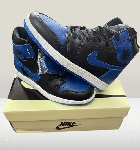 Jordan 1 Royal Blue – black sneaker with contrasting blue details
