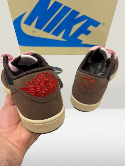 Nike Air Jordan 1 Low Travis Scott Retro Mocha Reverse Maro Dark adidasi tenesi vanzare Romania reps pandabuy hagobuy replica Travis Cactus pantofi încălțăminte ghete sneakeri piele copii unisex colecție brand model variantă piele sintetic autentic calitate premium stil urban tendință colecție exclusivă ediție limitată confortabil design retro căutare populară cumpărare online livrare rapidă reduceri oferte speciale magazin online promoții vânzare mare preț accesibil varietate culori dimensiuni