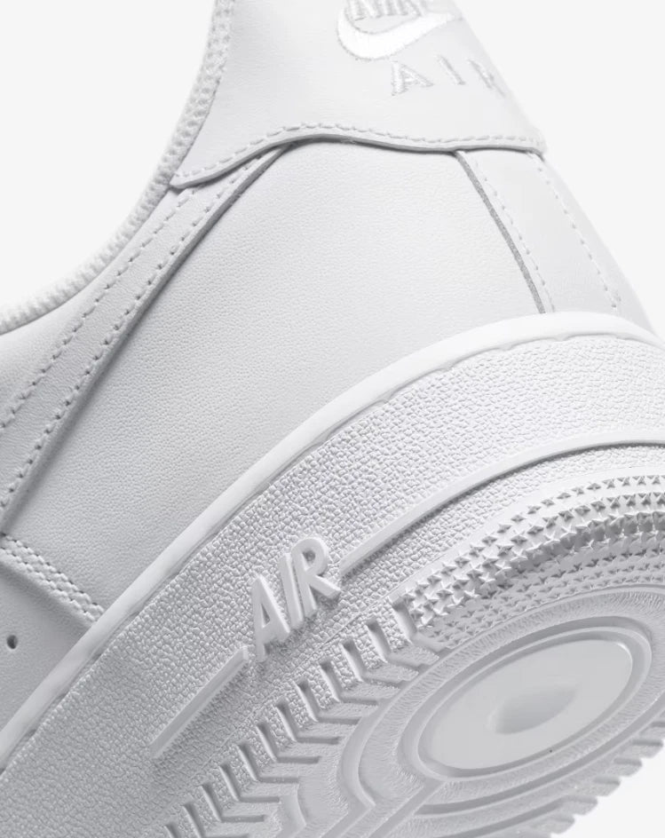 Nike Air Force 1 Low Triple White | Cumpără la Reducere Nike Air Force 1 Low Triple White | Cumpără la Reducere