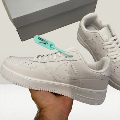 Nike Air Force 1 Low Triple White Comad acum la reducere ShoeResidence