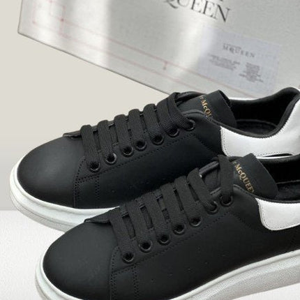 Alexander Mcqueen - Black Leather [FULL - BOX] - ShoeResidenceAlexander Mcqueen PIELE Negru & Alb [FULL - BOX] - ShoeResidenceAlexander McQueen, Adidași Alexander McQueen, Pantofi Alexander McQueen, Teniși Alexander McQueen, Sneakers Alexander McQueen, NEGRU BLACK Alexander McQueen, Alexander McQueen nEGRU, Alexander McQueen NEGRI, Alexander McQueen Fashion, Alexander McQueen Trendsetter, Alexander McQueen Lux, Alexander McQueen Premium, Alexander McQueen PIELE, adidasi mcqueen, mcqueen alb alex