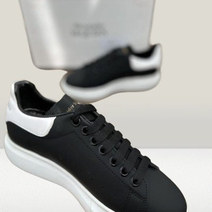 Alexander Mcqueen - Black Leather [FULL - BOX] - ShoeResidenceAlexander Mcqueen PIELE Negru & Alb [FULL - BOX] - ShoeResidenceAlexander McQueen, Adidași Alexander McQueen, Pantofi Alexander McQueen, Teniși Alexander McQueen, Sneakers Alexander McQueen, NEGRU BLACK Alexander McQueen, Alexander McQueen nEGRU, Alexander McQueen NEGRI, Alexander McQueen Fashion, Alexander McQueen Trendsetter, Alexander McQueen Lux, Alexander McQueen Premium, Alexander McQueen PIELE, adidasi mcqueen, mcqueen alb alex