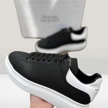 Alexander Mcqueen - Black Leather [FULL - BOX] - ShoeResidenceAlexander Mcqueen PIELE Negru & Alb [FULL - BOX] - ShoeResidenceAlexander McQueen, Adidași Alexander McQueen, Pantofi Alexander McQueen, Teniși Alexander McQueen, Sneakers Alexander McQueen, NEGRU BLACK Alexander McQueen, Alexander McQueen nEGRU, Alexander McQueen NEGRI, Alexander McQueen Fashion, Alexander McQueen Trendsetter, Alexander McQueen Lux, Alexander McQueen Premium, Alexander McQueen PIELE, adidasi mcqueen, mcqueen alb alex