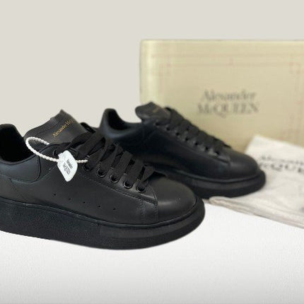 Alexander Mcqueen - Full Black Leather [FULL - BOX] - ShoeResidenceElegant all - black Alexander McQueen ShoesAlexander Mcqueen36Adidas Alb McQueenAdidas McQueen PantofAdidas Negru Alexander8