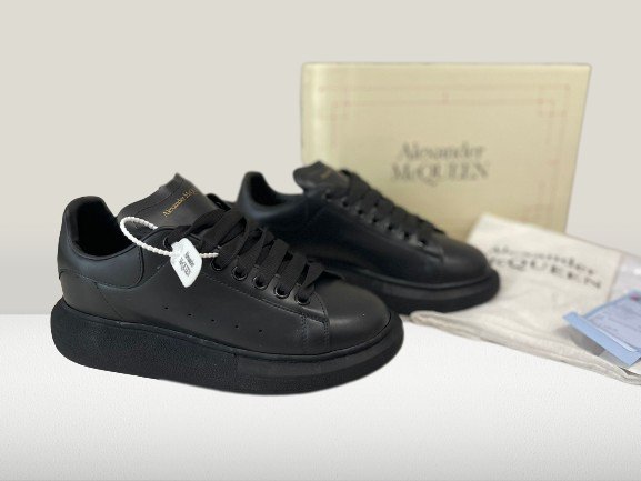 Alexander Mcqueen NEGRU PIELE [FULL - BOX] - ShoeResidenceAlexandru MCQUeen negru full triple black simplu piele ecologica reducere de vanzare nou olx replica REPLICA CHINA TURCIA NOU UNISEX DAMA BARBATI Pantof Alexander Mcuqeen negru complet full black culoare inchisa imitatie piele nou barbati femei dama copi copii copiii de vanzare reducere oferta PANTOF Alexander Mcqueen Piele Alb cu Negru Shoeresidence nou dama barbati replica reps fake adidasi ieftini la reducere oferta de vazanre google p