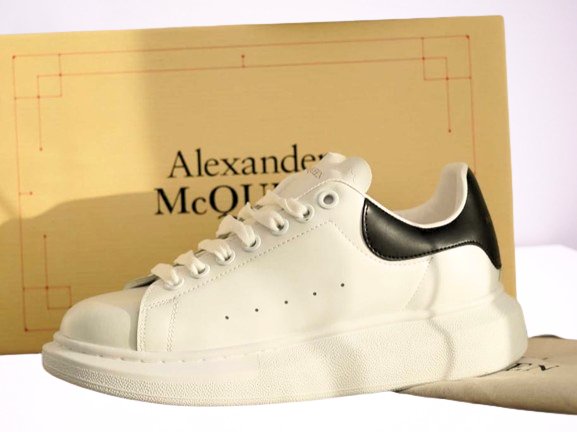 Alexander Mcqueen PIELE Alb & Negru [FULL - BOX] - ShoeResidenceAlexander McQueen, Adidași Alexander McQueen, Pantofi Alexander McQueen, Teniși Alexander McQueen, Sneakers Alexander McQueen, White Alexander McQueen, Alexander McQueen Albi, Alexander McQueen Design, Alexander McQueen Fashion, Alexander McQueen Trendsetter, Alexander McQueen Lux, Alexander McQueen Premium, Alexander McQueen Stil, adidasi mcqueen, mcqueen alb alexannder mcqueen pantofi pantofi sport alexander mcqueen albAlexander M