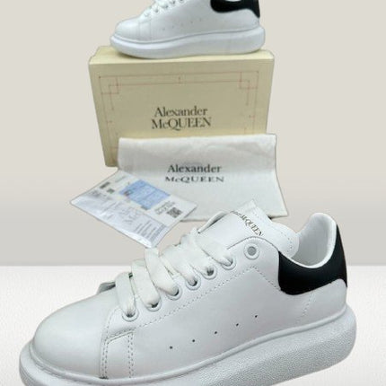 Alexander Mcqueen - White Leather [FULL - BOX] - ShoeResidenceAlexander Mcqueen PIELE Alb & Negru [FULL - BOX] - ShoeResidenceAlexander McQueen, Adidași Alexander McQueen, Pantofi Alexander McQueen, Teniși Alexander McQueen, Sneakers Alexander McQueen, White Alexander McQueen, Alexander McQueen Albi, Alexander McQueen Design, Alexander McQueen Fashion, Alexander McQueen Trendsetter, Alexander McQueen Lux, Alexander McQueen Premium, Alexander McQueen Stil, adidasi mcqueen, mcqueen alb alexannder 