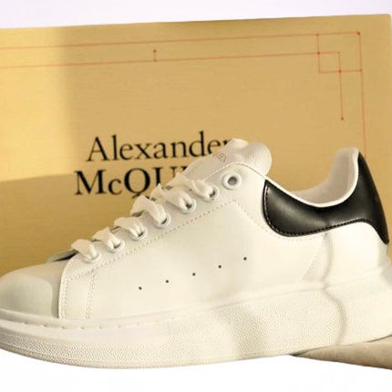Alexander Mcqueen - White Leather [FULL - BOX] - ShoeResidenceAlexander Mcqueen PIELE Alb & Negru [FULL - BOX] - ShoeResidenceAlexander McQueen, Adidași Alexander McQueen, Pantofi Alexander McQueen, Teniși Alexander McQueen, Sneakers Alexander McQueen, White Alexander McQueen, Alexander McQueen Albi, Alexander McQueen Design, Alexander McQueen Fashion, Alexander McQueen Trendsetter, Alexander McQueen Lux, Alexander McQueen Premium, Alexander McQueen Stil, adidasi mcqueen, mcqueen alb alexannder 