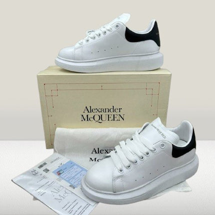 Alexander Mcqueen - White Leather [FULL - BOX] - ShoeResidenceAlexander Mcqueen PIELE Alb & Negru [FULL - BOX] - ShoeResidenceAlexander McQueen, Adidași Alexander McQueen, Pantofi Alexander McQueen, Teniși Alexander McQueen, Sneakers Alexander McQueen, White Alexander McQueen, Alexander McQueen Albi, Alexander McQueen Design, Alexander McQueen Fashion, Alexander McQueen Trendsetter, Alexander McQueen Lux, Alexander McQueen Premium, Alexander McQueen Stil, adidasi mcqueen, mcqueen alb alexannder 
