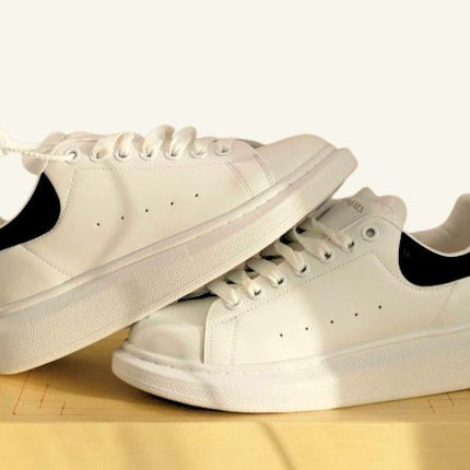 Alexander Mcqueen - White Leather [FULL - BOX] - ShoeResidenceAlexander Mcqueen PIELE Alb & Negru [FULL - BOX] - ShoeResidenceAlexander McQueen, Adidași Alexander McQueen, Pantofi Alexander McQueen, Teniși Alexander McQueen, Sneakers Alexander McQueen, White Alexander McQueen, Alexander McQueen Albi, Alexander McQueen Design, Alexander McQueen Fashion, Alexander McQueen Trendsetter, Alexander McQueen Lux, Alexander McQueen Premium, Alexander McQueen Stil, adidasi mcqueen, mcqueen alb alexannder 