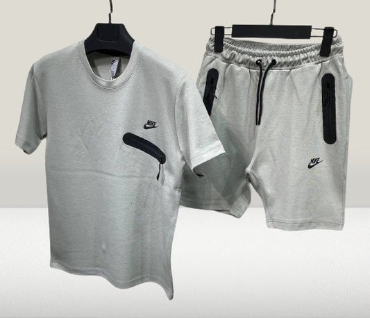 Compleu Nike - Tech GRI [NOU] - ShoeResidenceCompleu Trapstar Shorts pantaloni scurti Trapstar nike tech shorts haine compleu Trapstar, pantaloni scurti Trapstar, shorts Trapstar, tricou Trapstar, Nike tech shorts, Nike tech tricou, compleu Nike tech, Trapstar tech pantaloni, compleu sport Nike, pantaloni scurti tech, tricou Nike tech, shorts Nike, compleu Trapstar alb, pantaloni Nike, tricou tech, shorts sportivi Nike, tricou casual Trapstar, compleu de vara Trapstar, shorts de alergare Nike, t