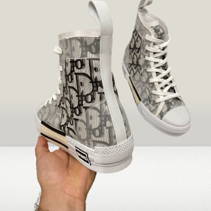 Dior B - 23 HIGH [LA REDUCERE] - ShoeResidenceadidas DIOR B23 HIGH Pantofi Dior B23, Adidași Dior B23, Teniși Dior B23, Sneakers Dior B23, Espadrile Dior B23, Sandale Dior B23, Botine Dior B23, Mocasini Dior B23, Papuci Dior B23, Ghete Dior B23, Pantofi casual Dior B23, Pantofi eleganți Dior B23, Pantofi de antrenament Dior B23, Pantofi de vară Dior B23, Încălțăminte Dior B23, Încălțăminte casual Dior B23, Încălțăminte elegantă Dior B23, dior romania, dior b23 de vanzare, dior b23 high, dior b23