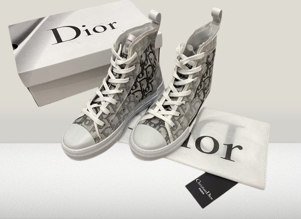 Dior B - 23 HIGH [LA REDUCERE] - ShoeResidenceadidas DIOR B23 HIGH Pantofi Dior B23, Adidași Dior B23, Teniși Dior B23, Sneakers Dior B23, Espadrile Dior B23, Sandale Dior B23, Botine Dior B23, Mocasini Dior B23, Papuci Dior B23, Ghete Dior B23, Pantofi casual Dior B23, Pantofi eleganți Dior B23, Pantofi de antrenament Dior B23, Pantofi de vară Dior B23, Încălțăminte Dior B23, Încălțăminte casual Dior B23, Încălțăminte elegantă Dior B23, dior romania, dior b23 de vanzare, dior b23 high, dior b23