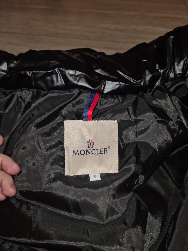 Geaca Moncler Maya PREMIUM - ShoeResidenceGeaca Moncler Maya PREMIUMMonclerMeticheta moncler originalageaca moncler albageaca moncler barbati olx5