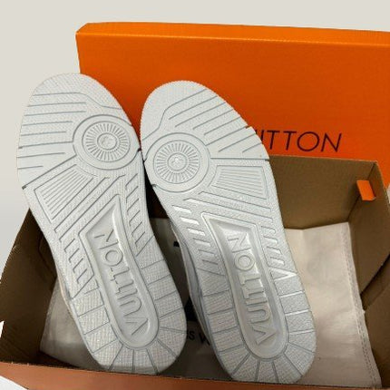 Louis Vuitton Romania White Monogram [NOU] - ShoeResidenceBack side view of white color Louis Vuitton RomaniaLouis Vuitton40adidasi albi louis vuittonadidasi albi lvadidasi de designer11